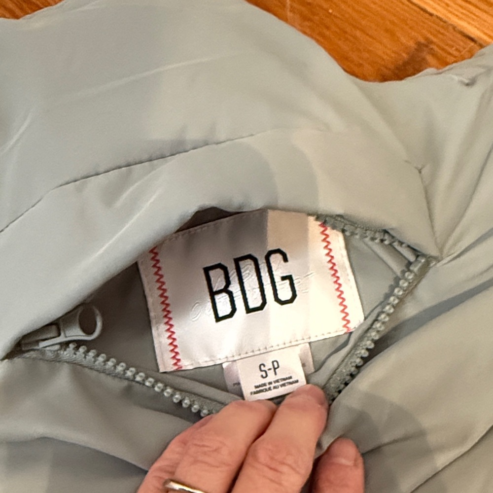 BDG Women's Puffer Vest - Picture 6 of 8